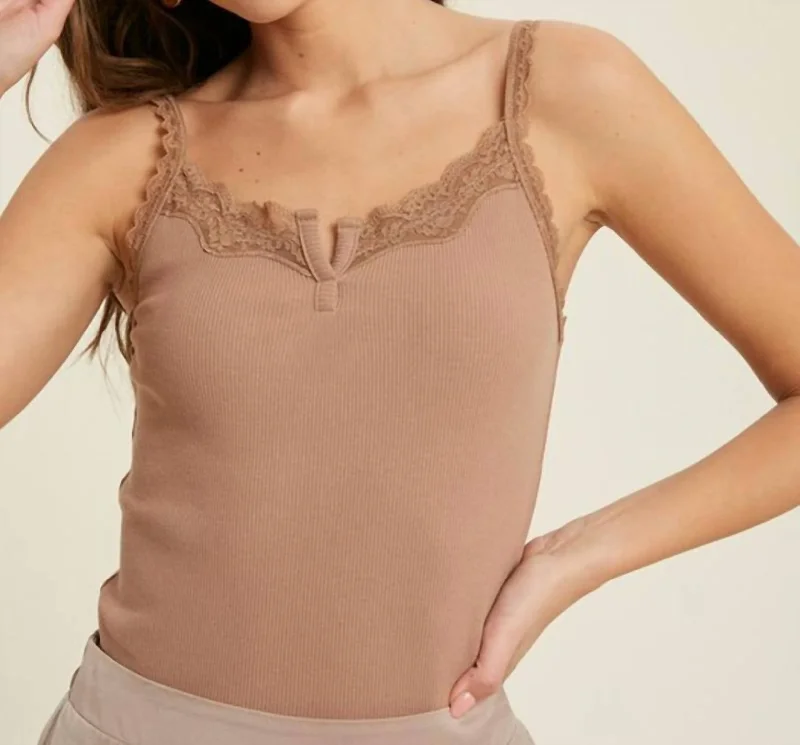 Knitted TexturedRibbed Knit Sweetheart Cami In Mocha